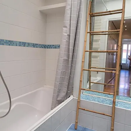 Spacious Apartment, Center, Close To And Train Station 아파트